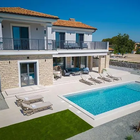 Luxury Harmony With Heated Pool And Seaview
