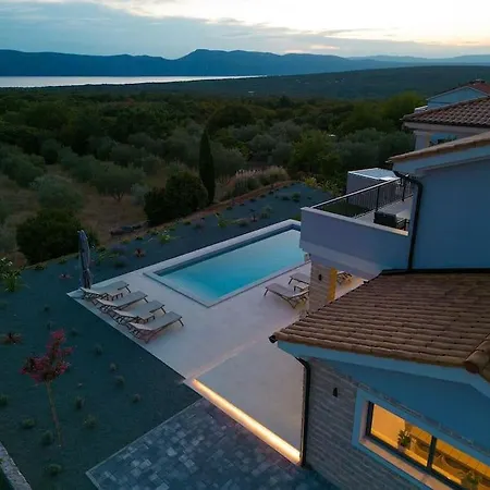 Luxury Harmony With Heated Pool And Seaview