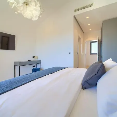 Villa Luxury Harmony With Heated Pool And Seaview Vrh (Krk)
