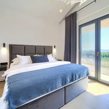 Luxury Harmony With Heated Pool And Seaview *
