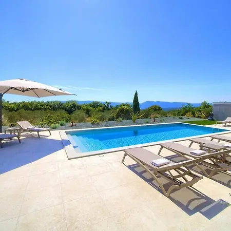 Villa Luxury Harmony With Heated Pool And Seaview