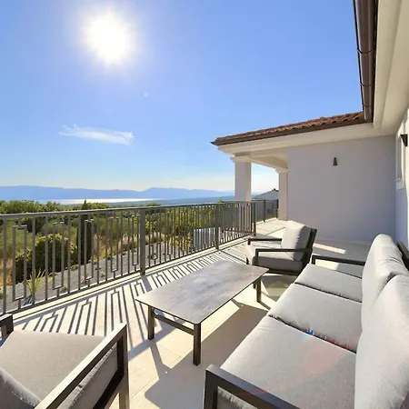 Villa Luxury Harmony With Heated Pool And Seaview *