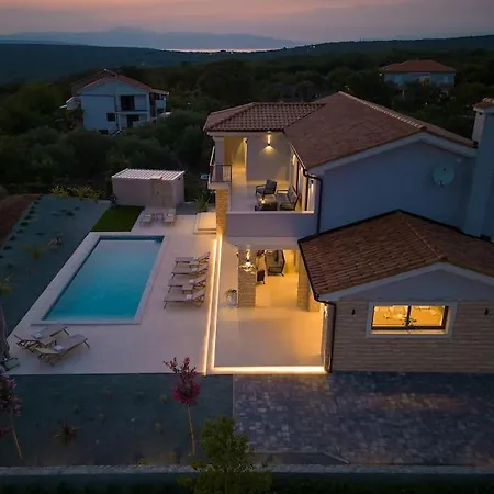 Luxury Harmony With Heated Pool And Seaview *