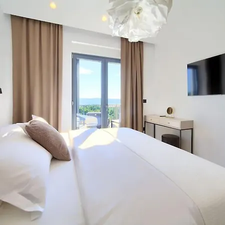 Villa Luxury Harmony With Heated Pool And Seaview Vrh (Krk)
