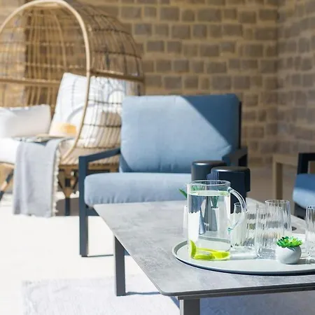 Villa Luxury Harmony With Heated Pool And Seaview