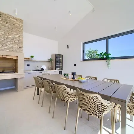 Luxury Harmony With Heated Pool And Seaview Vrh (Krk)