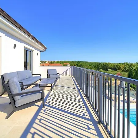 Villa Luxury Harmony With Heated Pool And Seaview *