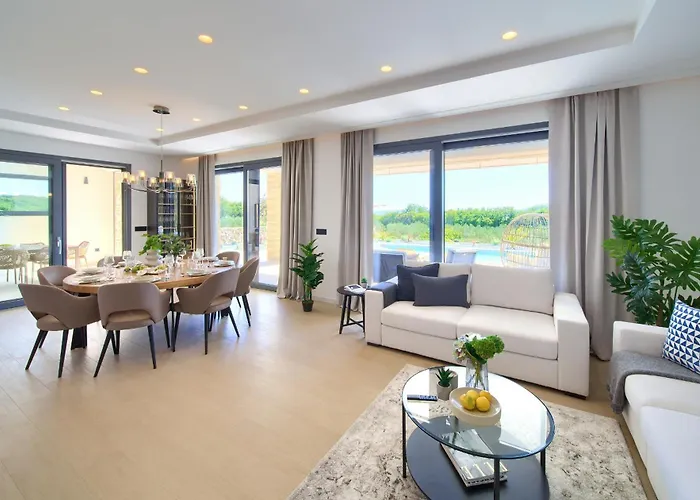 Luxury Harmony With Heated Pool And Seaview *