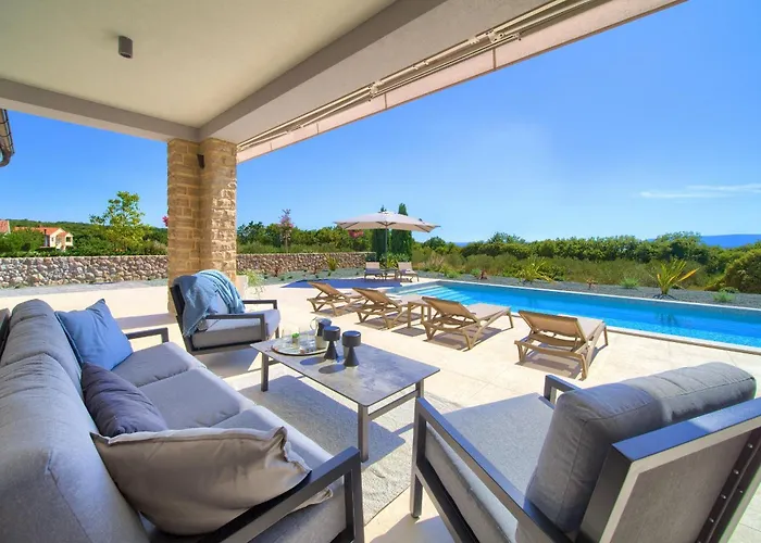 Villa Luxury Harmony With Heated Pool And Seaview