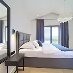 Luxury Harmony With Heated Pool And Seaview Villa