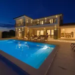 Luxury Harmony With Heated Pool And Seaview *