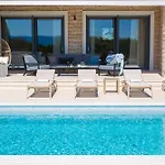 Villa Luxury Harmony With Heated Pool And Seaview *