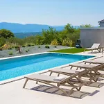 Luxury Harmony With Heated Pool And Seaview