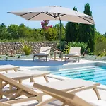 Villa Luxury Harmony With Heated Pool And Seaview *
