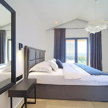 Luxury Harmony With Heated Pool And Seaview Vila