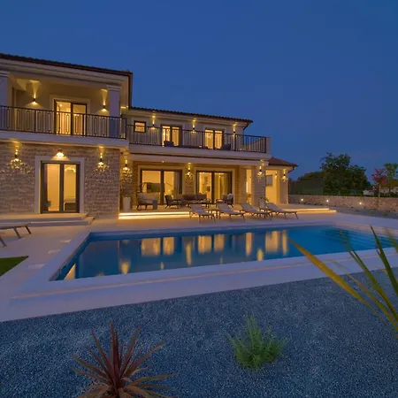 Vila Luxury Harmony With Heated Pool And Seaview *