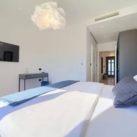 Luxury Harmony With Heated Pool And Seaview