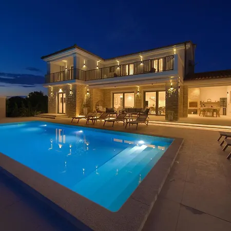 Luxury Harmony With Heated Pool And Seaview *
