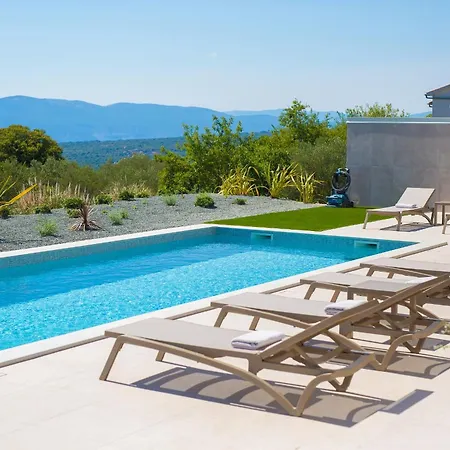 Luxury Harmony With Heated Pool And Seaview