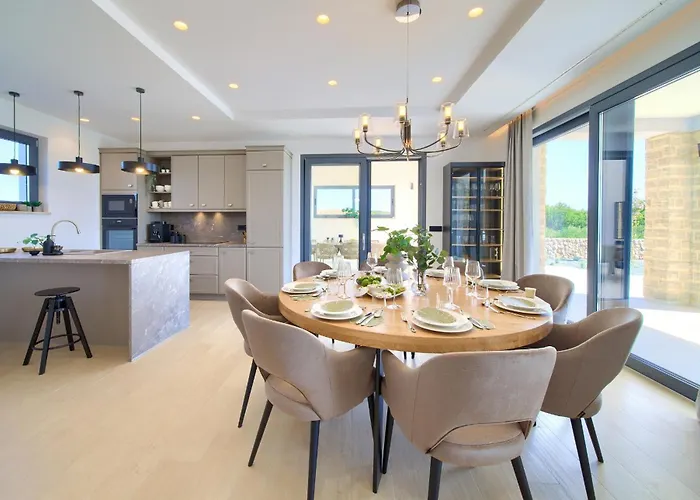 别墅 Luxury Harmony With Heated Pool And Seaview Vrh (Krk)