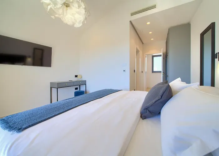 Luxury Harmony With Heated Pool And Seaview Vrh (Krk)