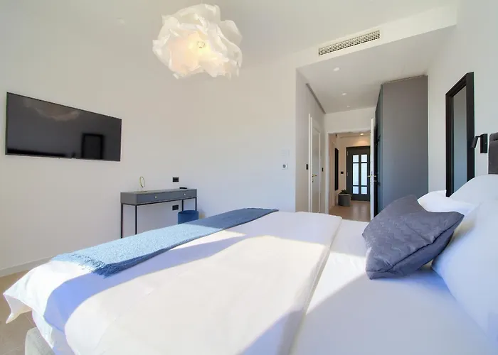 Luxury Harmony With Heated Pool And Seaview