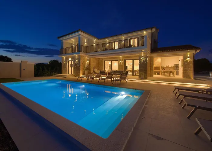 Luxury Harmony With Heated Pool And Seaview *