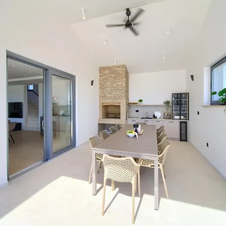 빌라 Luxury Harmony With Heated Pool And Seaview